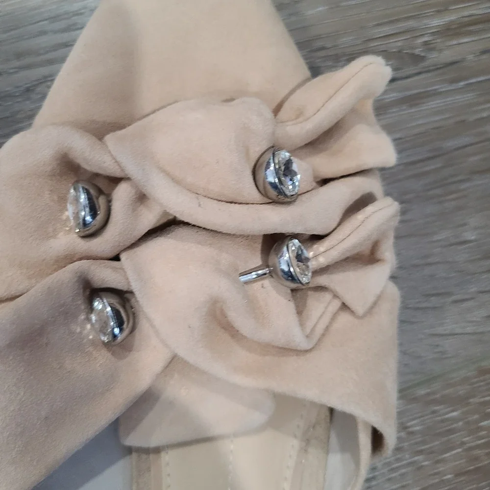 Gianni Bini Women's‎ Leather Slip On Tan Flats Diamonds Mules w/Pearls Size 8M - Picture 3 of 8